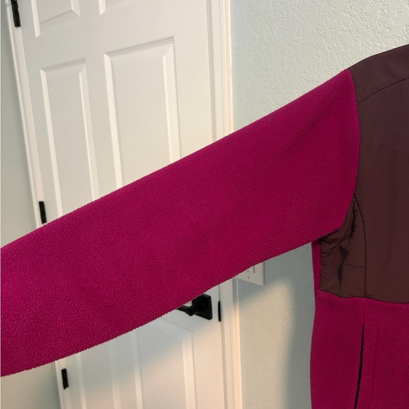 The North Face Magenta Fleece Jacket Size Medium - Picture 2 of 8